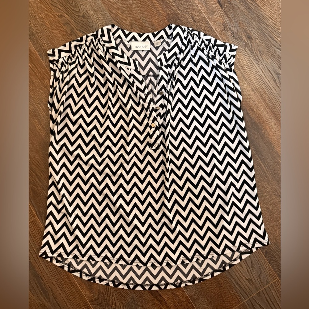 Avenue Zigzag Black and White Blouse